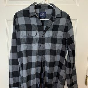 MENS - American Eagle Black Checkered Flannel